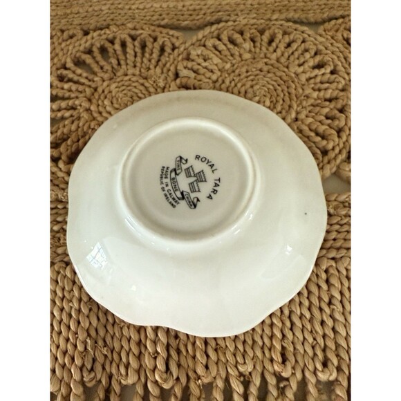 ROYAL TARA SHAMROCK SHELL TRINKET DISH FINE BONE CHINA - HANDMADE GALWAY IRELAND - Picture 4 of 6